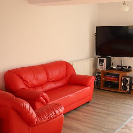 Upstairs Residence Târgu Jiu Εξωτερικό φωτογραφία
