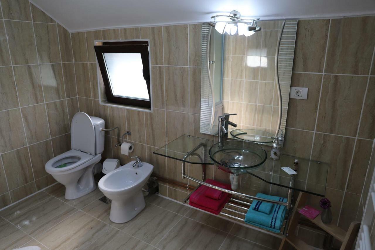 Upstairs Residence Târgu Jiu Εξωτερικό φωτογραφία