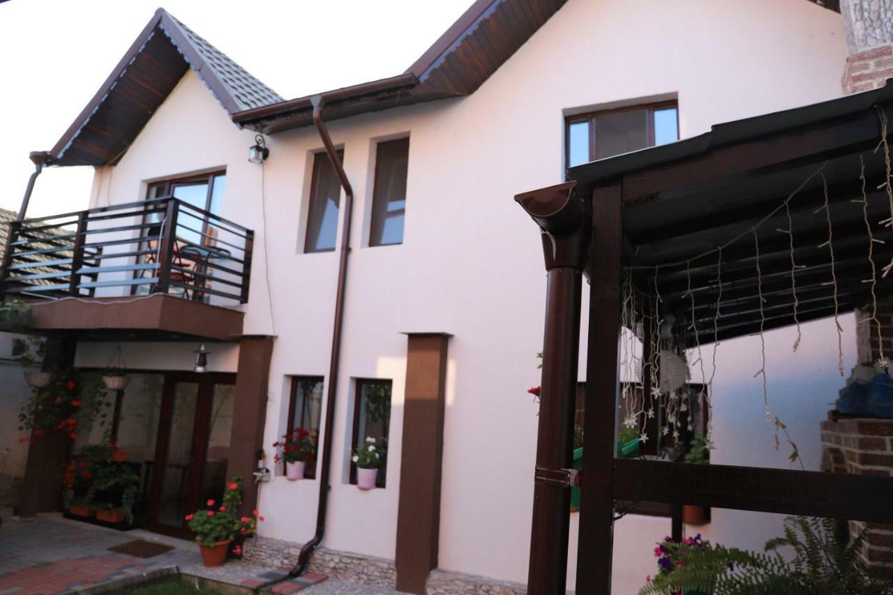 Upstairs Residence Târgu Jiu Εξωτερικό φωτογραφία