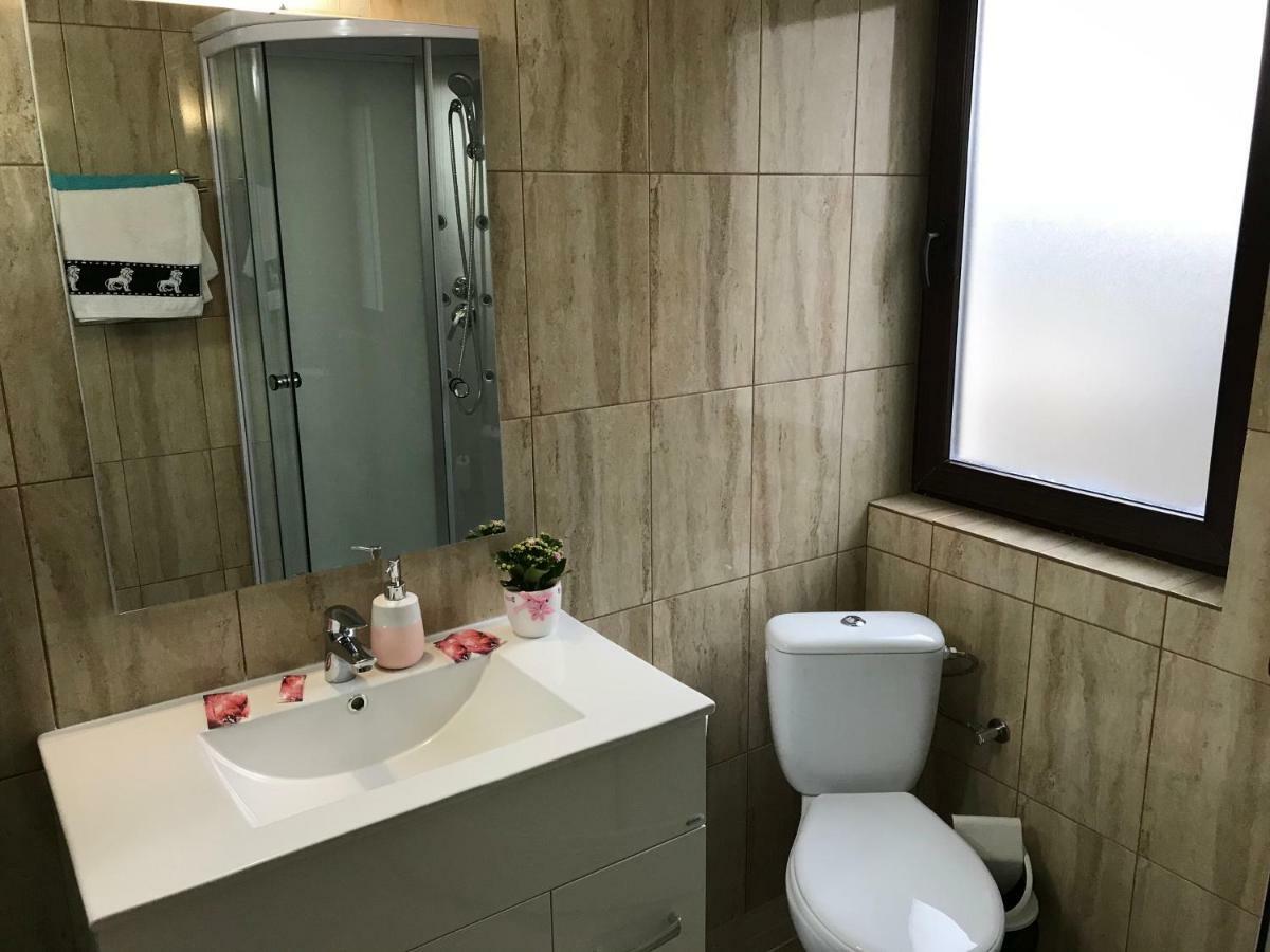 Upstairs Residence Târgu Jiu Εξωτερικό φωτογραφία