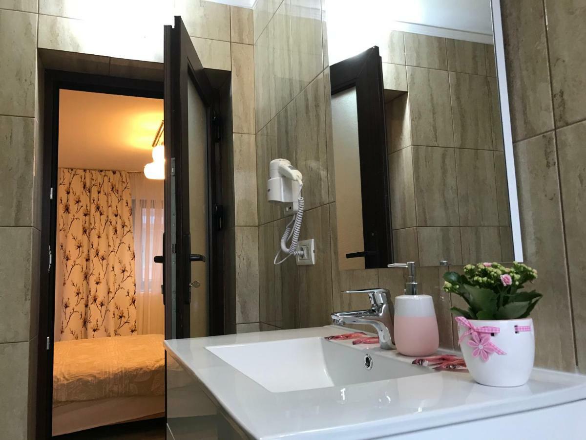 Upstairs Residence Târgu Jiu Εξωτερικό φωτογραφία