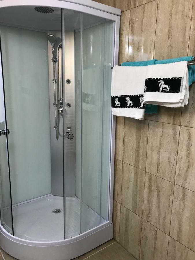 Upstairs Residence Târgu Jiu Εξωτερικό φωτογραφία
