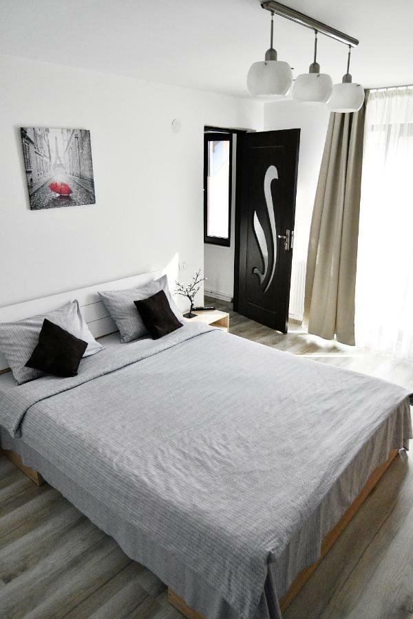 Upstairs Residence Târgu Jiu Εξωτερικό φωτογραφία