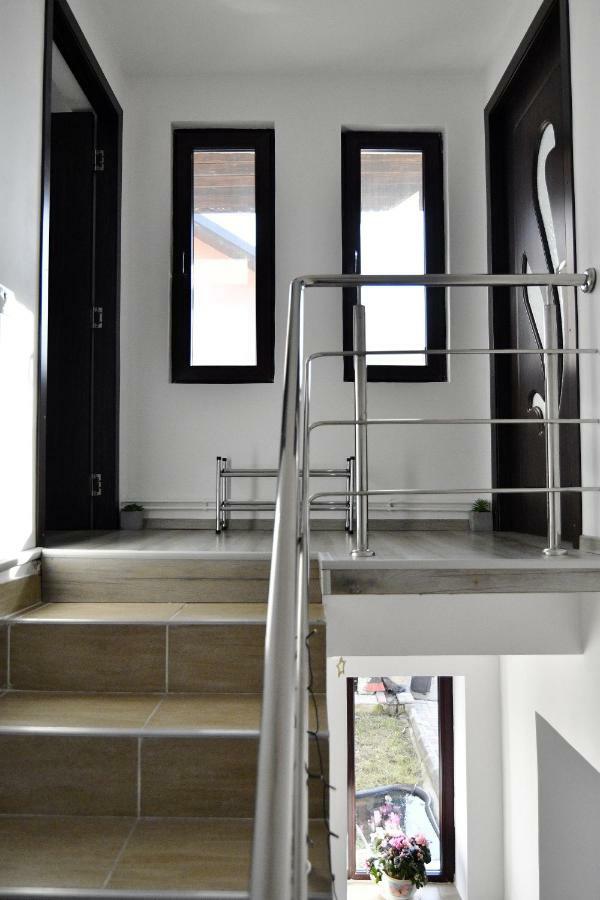 Upstairs Residence Târgu Jiu Εξωτερικό φωτογραφία