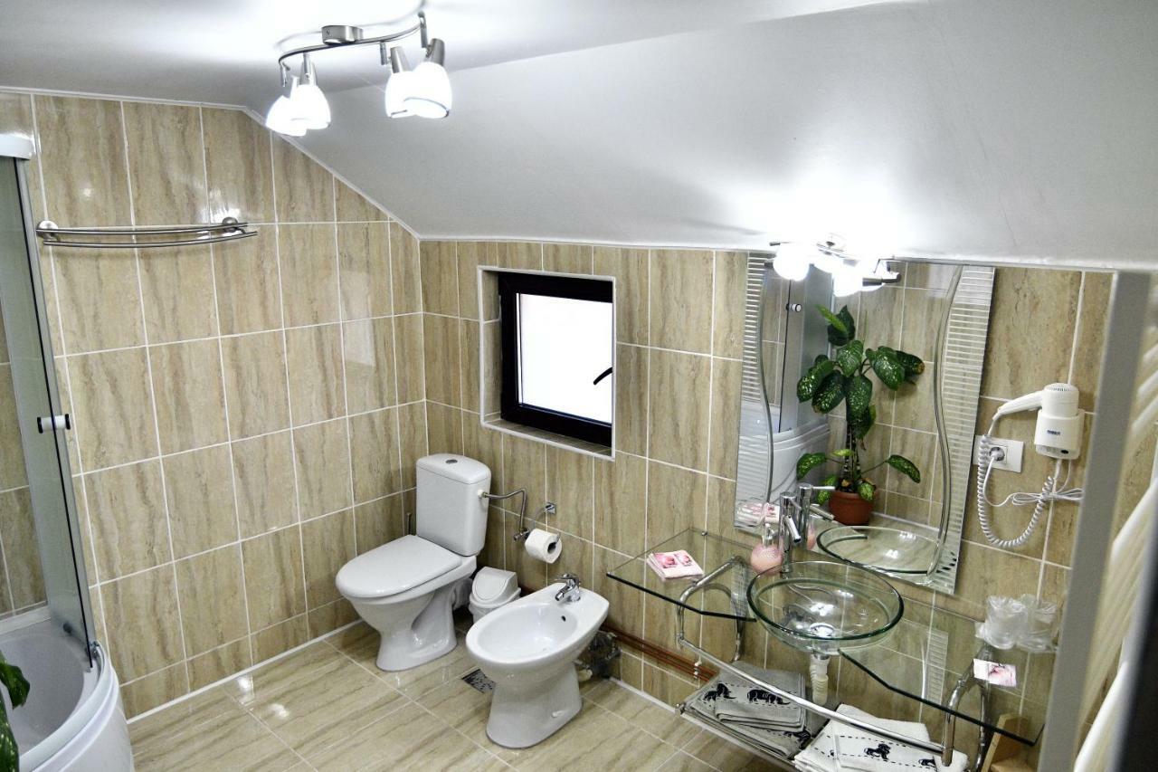 Upstairs Residence Târgu Jiu Εξωτερικό φωτογραφία