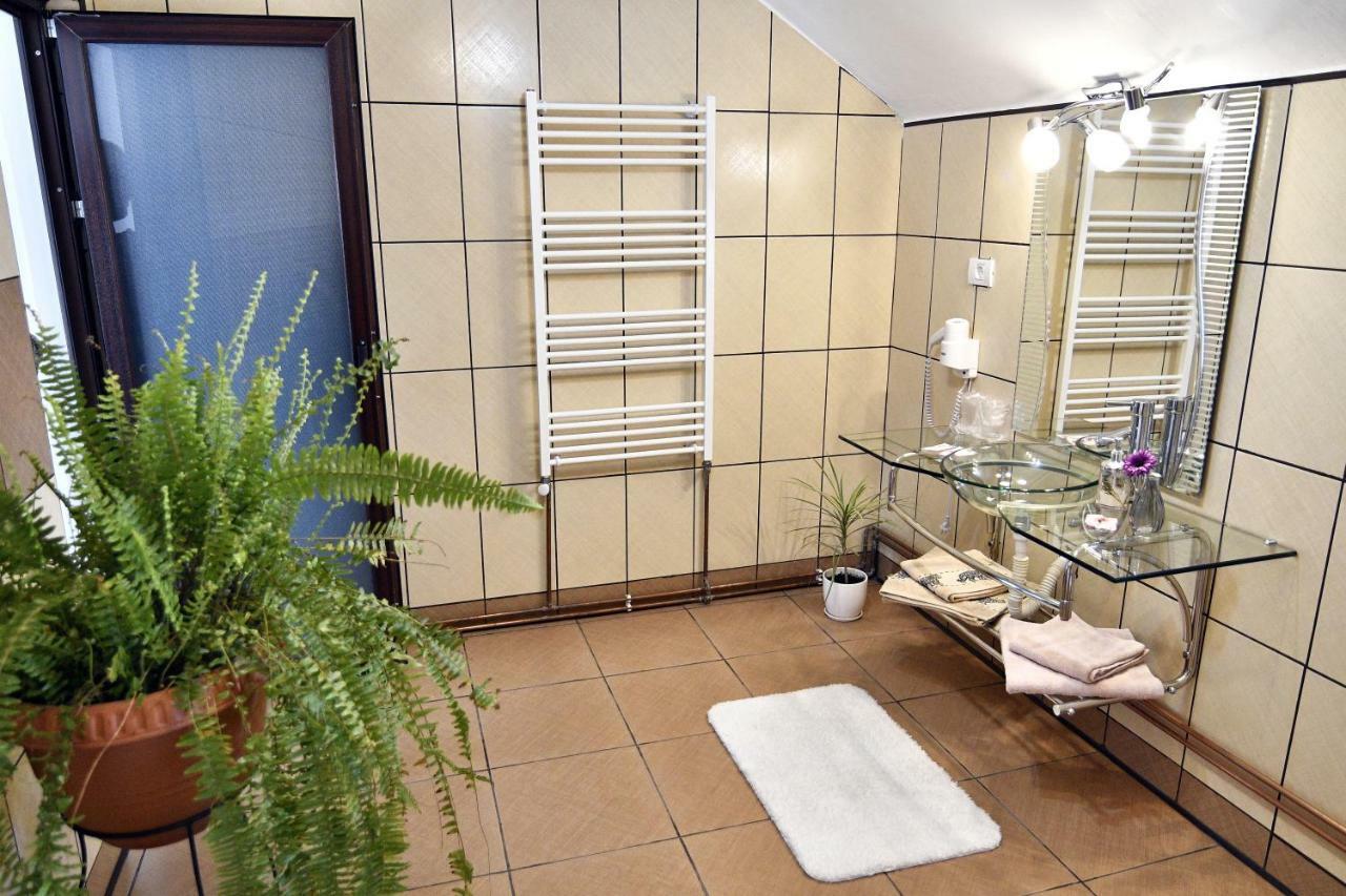 Upstairs Residence Târgu Jiu Εξωτερικό φωτογραφία