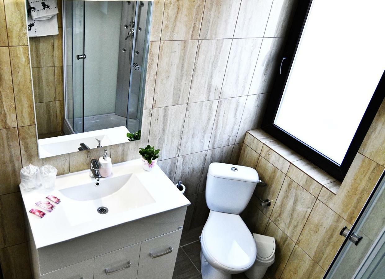 Upstairs Residence Târgu Jiu Εξωτερικό φωτογραφία