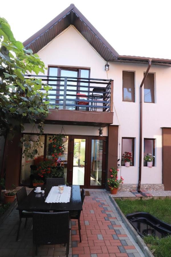 Upstairs Residence Târgu Jiu Εξωτερικό φωτογραφία