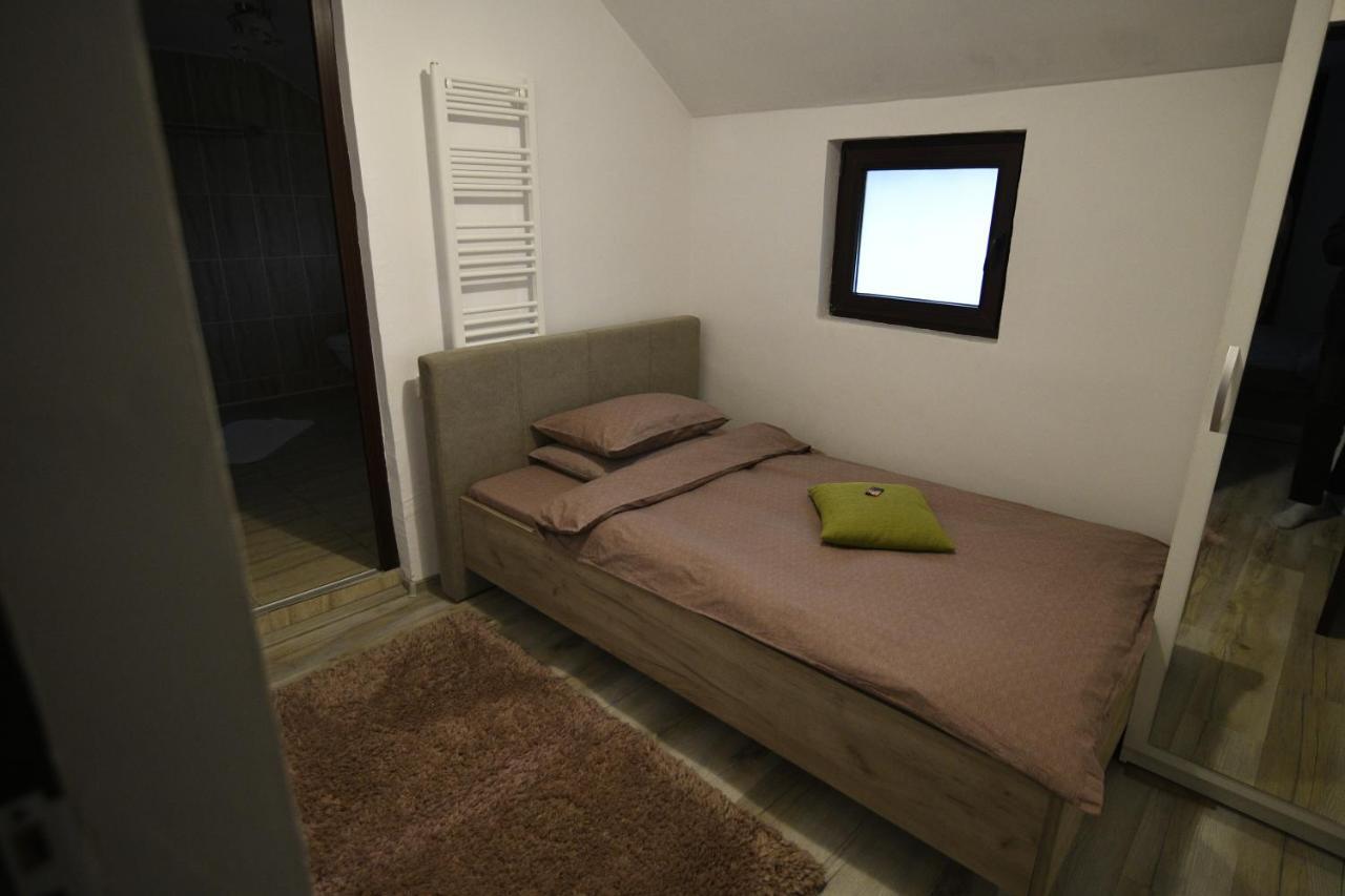 Upstairs Residence Târgu Jiu Εξωτερικό φωτογραφία
